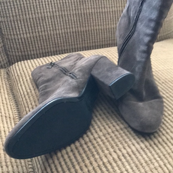 Prada brown suede boots - Picture 2 of 7